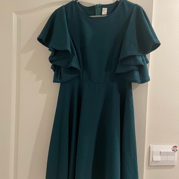 Dresses & Skirts - Green flutter-sleeve dress